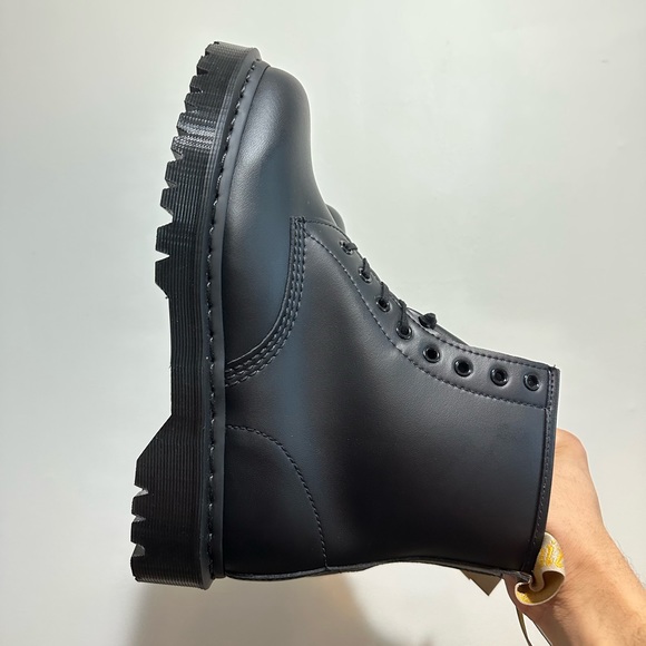 Dr. Martens 1460 Mens Sz 10 Boots MONO Leather 27032 ALL BLACK SMOOTH $160 - Picture 4 of 6